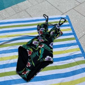 Super cute cut-out Old Navy tropical one-piece